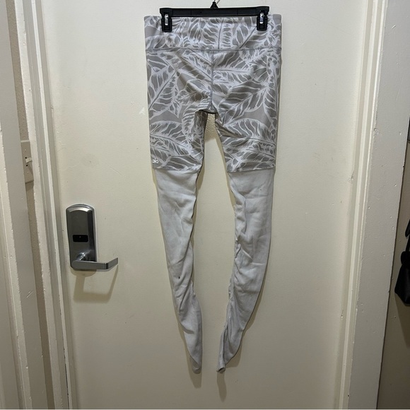Alo Yoga Gray & White Goddess Leggings Size Medium - Picture 4 of 13